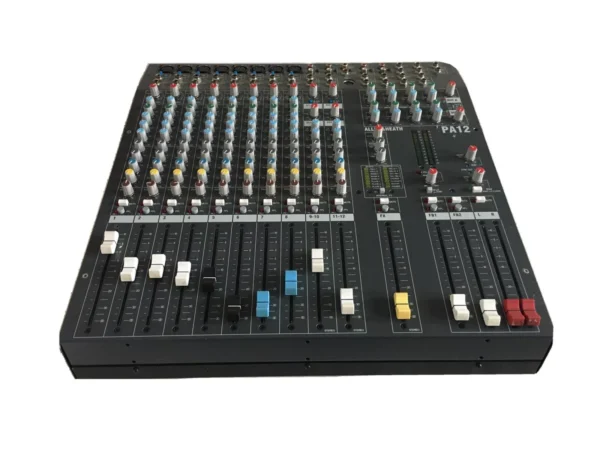 Kompakter 12-Kanal-Analogmixer mit 6 Mic-Ins, 4 Stereo-Kanälen & eingebauten EQs – ideal für mobile PA-Setups & Livemusik.